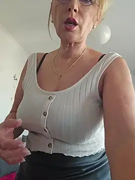 Elacoquette - Bring me to my first orgasm.