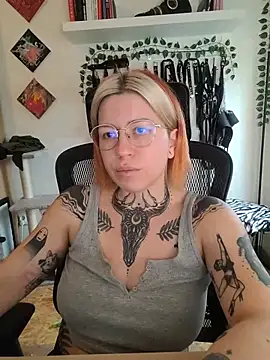 Divine_eve - top off and tits play