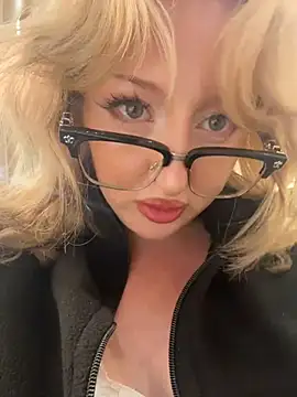 RonnieKiss - Completely naked