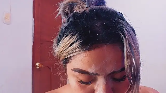 Agatha_humidity - Defruct my makeup with a lot of saliva