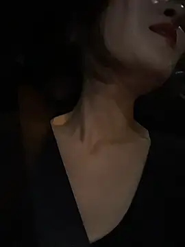 Eva10069 - 马路边边喝功夫茶漏出全奶🍑