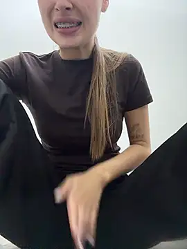 Coconut_milk - Shake boobs close cam in bra
