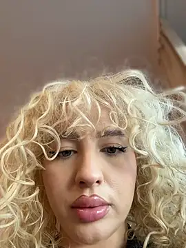 CurlyDaisy - doggy pose with no panties