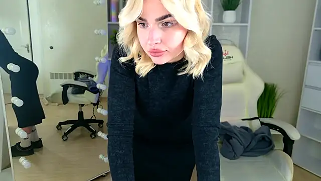 EmmiLive - zoom tits