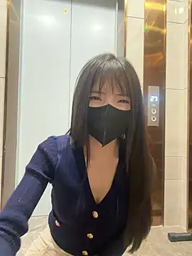 Xiao-Lin - 户外电梯口脱内衣漏奶乳夹1分钟