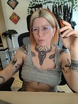 Divine_eve - top off and tits play