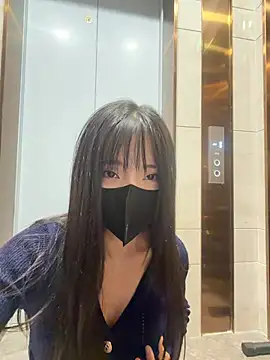 Xiao-Lin - 户外电梯口脱内衣漏奶乳夹1分钟