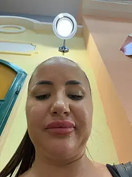 Beautydiamond - Big big squirt in station train