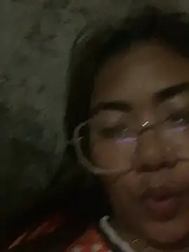 YaraSmith - Flashing boobs