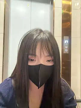 Xiao-Lin - 户外电梯口脱内衣漏奶乳夹1分钟