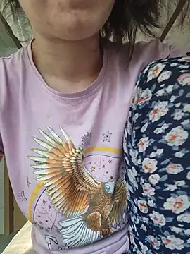 LaraBelle - tits out