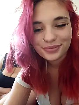 MaddieBaddieee - Spit on my tits and massage them 🍒