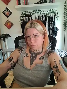 Divine_eve - top off and tits play
