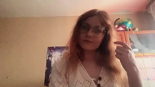 VickyLaperouse - show my tongue