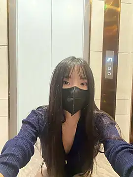 Xiao-Lin - 户外电梯口脱内衣漏奶乳夹1分钟