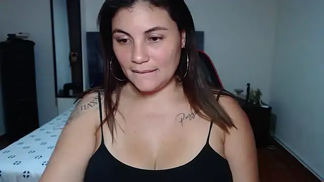 Secret_Bella - Would you like to touch my tits?