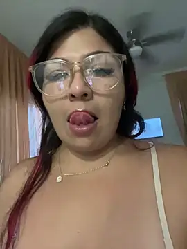 LatinaCalienteMilf - Squirt in your face !