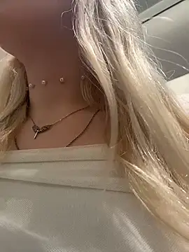 AngelinaTous - I'll show my ass+spank you 5 times🍑