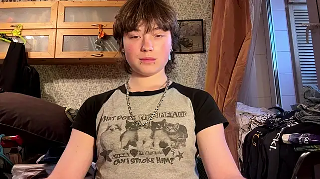 Nellyts - show boobs