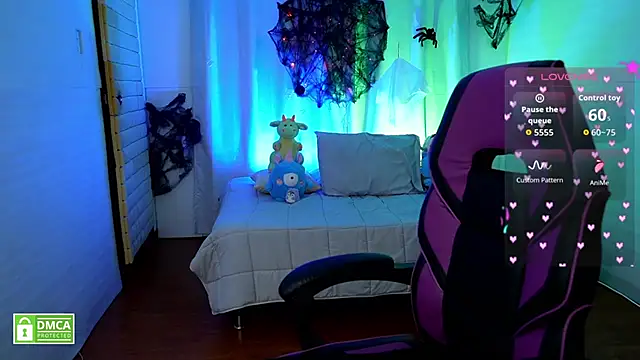Taiga_Cute - Striptease + body tour