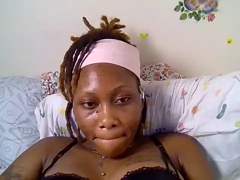 Missprettydoll - show pussy