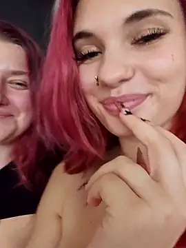 MaddieBaddieee - Spit on my tits and massage them 🍒