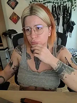 Divine_eve - top off and tits play