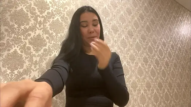 Nolli_Heily - tease with boobs