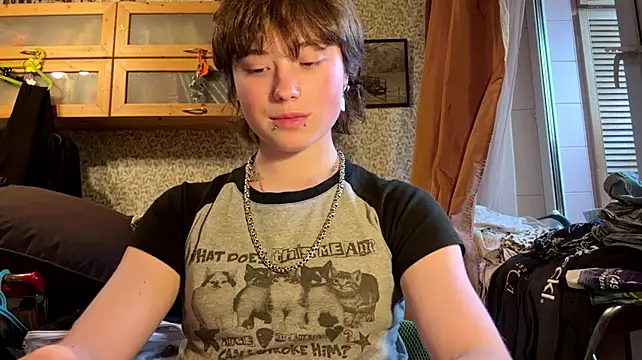 Nellyts - show boobs