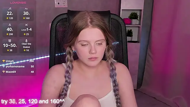 Alisa_Allison - take off shorts