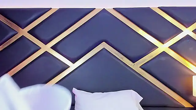 MelodySkylar - Kiss You Passionately