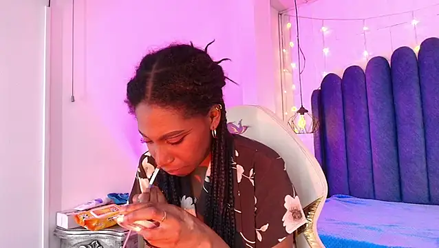 Queen_perla_ - spank ass