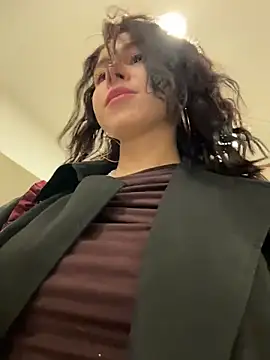 RosieDesire - Knead sticking out boob btwn aisles👀
