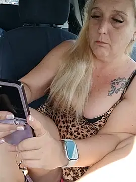BecciDeluxe - Show boobs public ...lt2videos