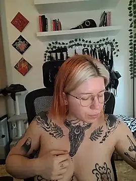 Divine_eve - top off and tits play