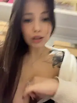 Chloe__Moon - 2 fingers are fuck pussy with door open