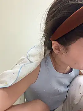 Saozi666 - 完成目标可选：挤奶水、小粉入穴M腿、后入特写、开双插票、叼内裤摇屁股、说爸爸操我