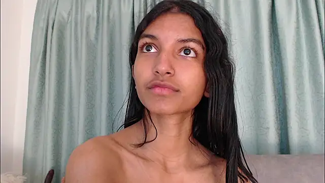 YuliethPetite - on all fours and naked