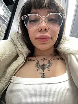 Babydolll - MASSAGE PUSSY IN SHOPMALL👜