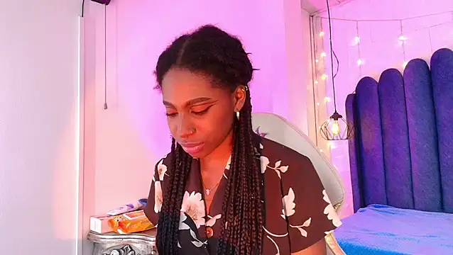 Queen_perla_ - spank ass
