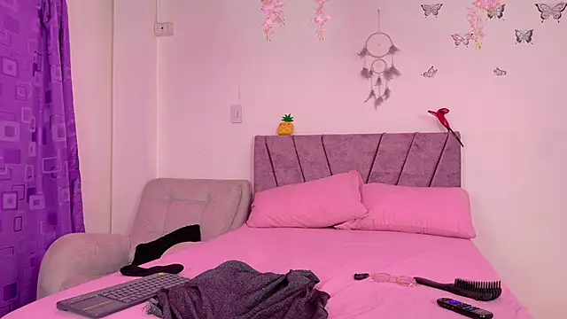 NahomyEvans - Show my buttocks