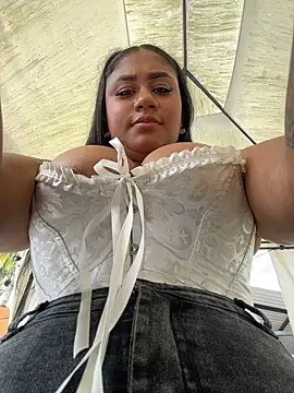 NayTorres - PLUG IN MY BIG ASS 🍑