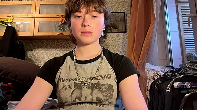 Nellyts - show boobs