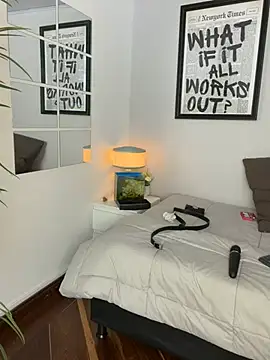 Caroline_dh - cameltoe
