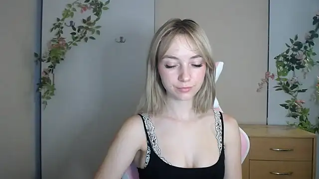 LuciaYoung - SEXY TEASE