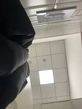 MietteDream - Lift up top&shake tits for 30 sec