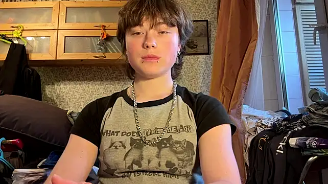 Nellyts - show boobs