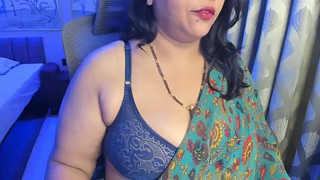 Tarivishu11 - french kiss with open boob