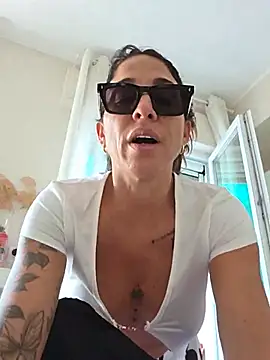 Sexy7883 - BALCONY RISK-@ toplessin the bslcony
