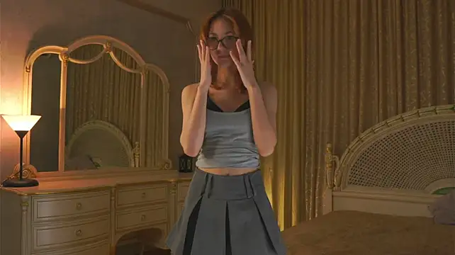 FrediaPfeiff - tease u with bra under top close up <3